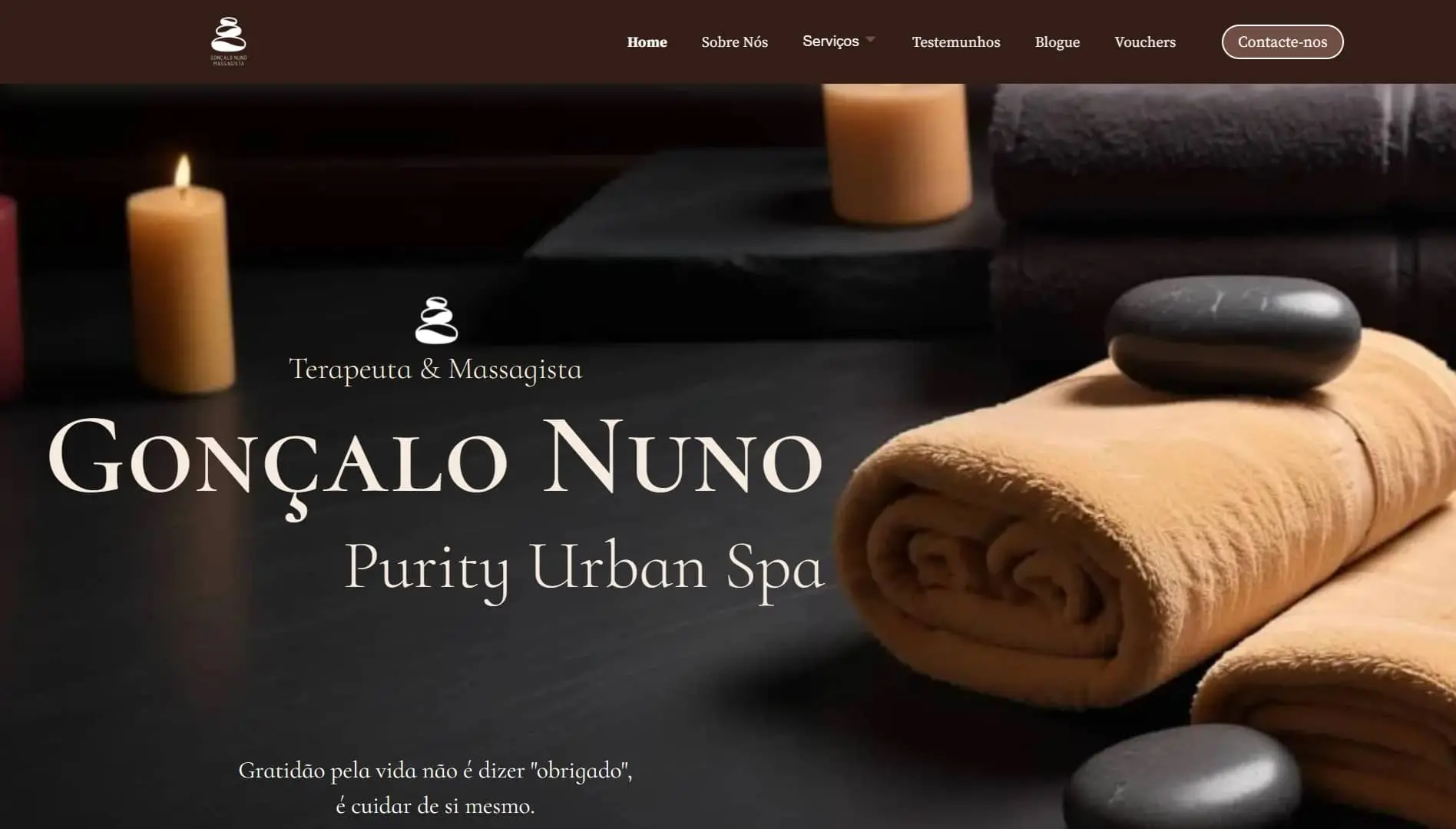 Computador a mostrar website do Purity Urban Spa